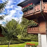 Serene With Shared Pool And Сasa de vacaciones Gstaad