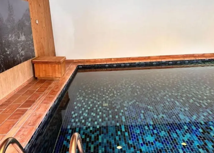 Serene With Shared Pool And Feriehus *